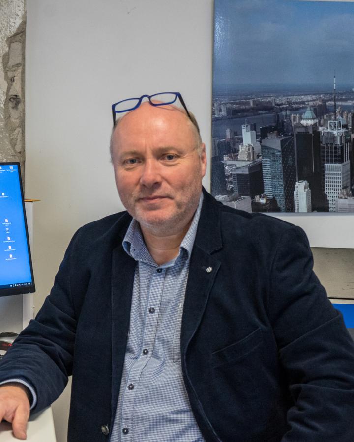 Josef Tüsfeld am Arbeitsplatz